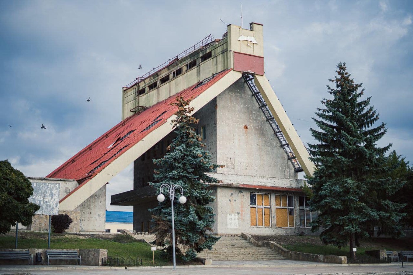 Звільнення Тростянця 2022 року: обхід позицій і відновлення контролю над містом